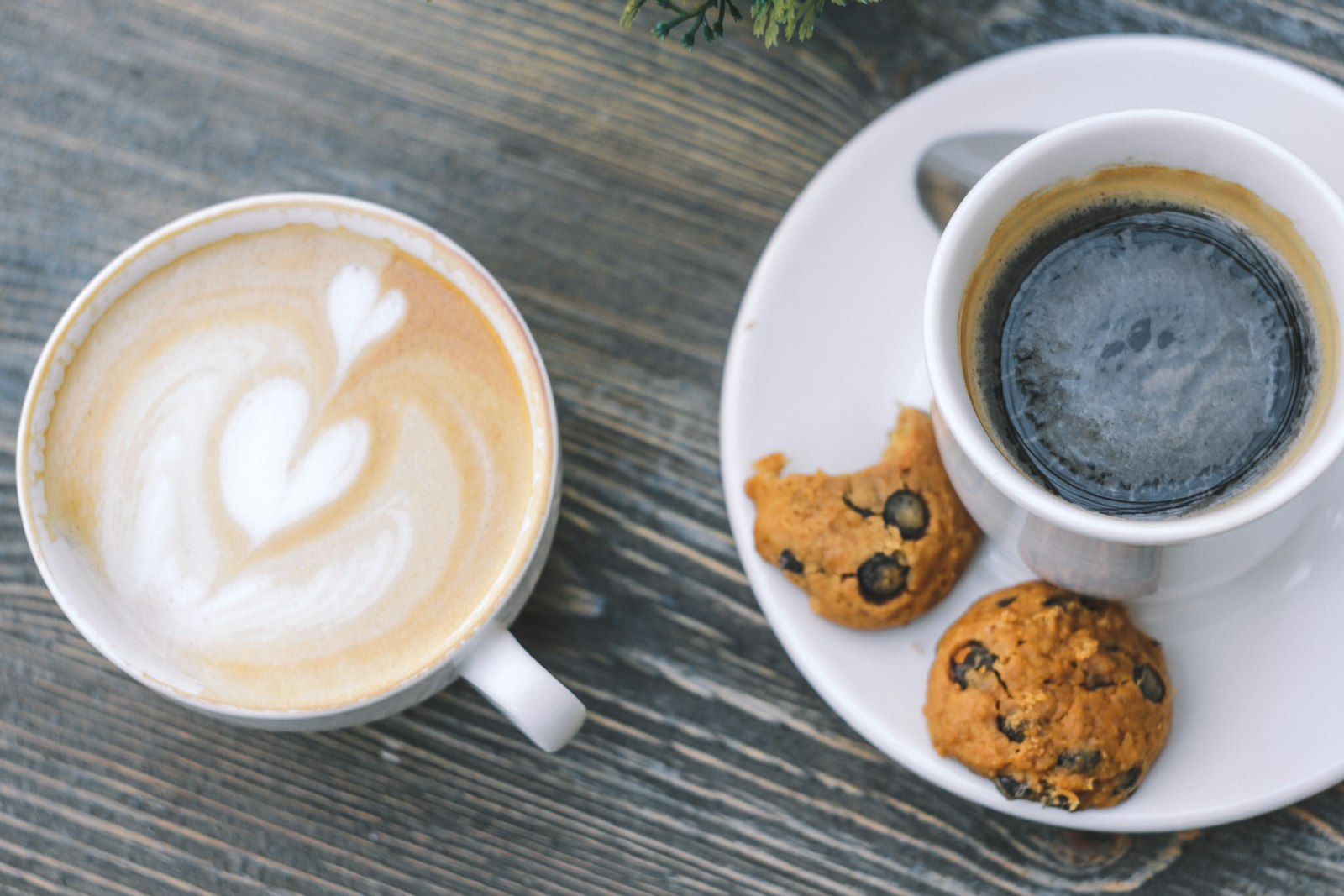 Latte art coffee with chocolate-chip cookies